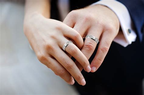 Evlilik yüzüğü hangi ele takılır